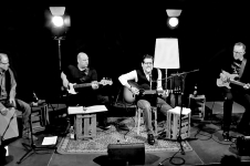 Feine Herren spielen beim Fernsehkonzert auf Kanal 21
